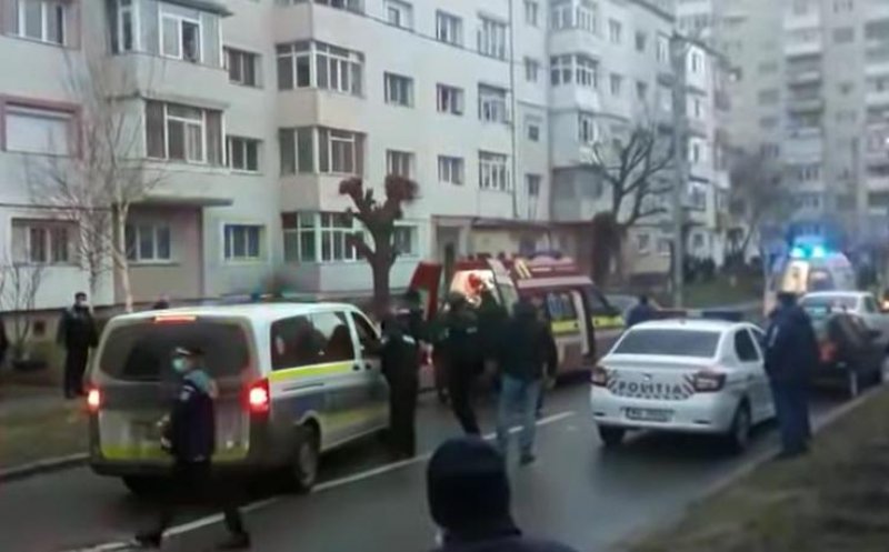 Filmul tragediei din Onești. Mascaţii au intervenit când cei doi muncitori luați ostatici fuseseră deja înjunghiaţi