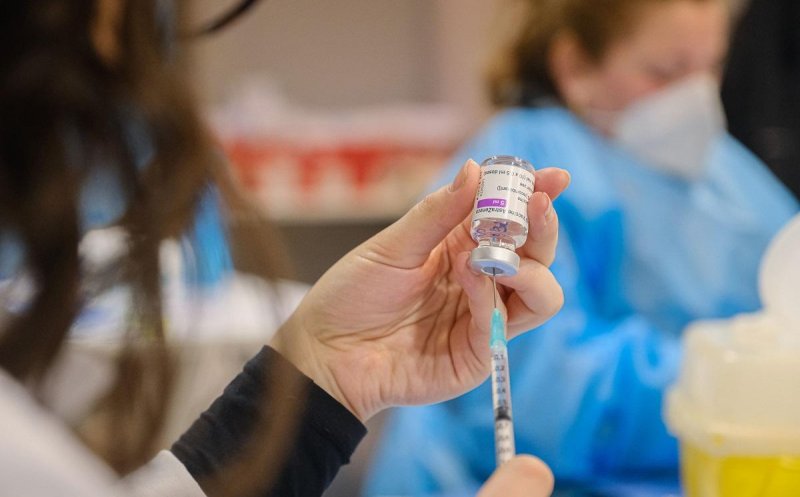 O femeie a murit de hemoragie cerebrală la trei zile după vaccinul anti-COVID