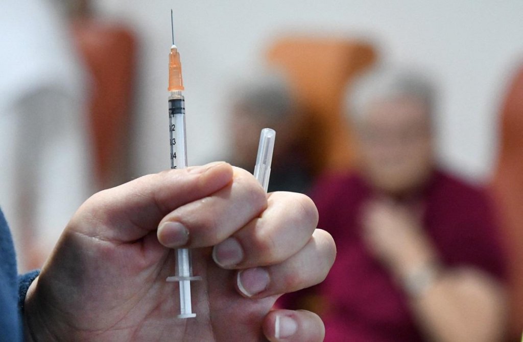 O seringă specială poate obține șapte doze din fiecare flacon de vaccin COVID-19 produs de Pfizer