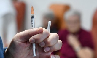 Câți români s-au infectat cu COVID după ambele doze de vaccin. Cum se explică