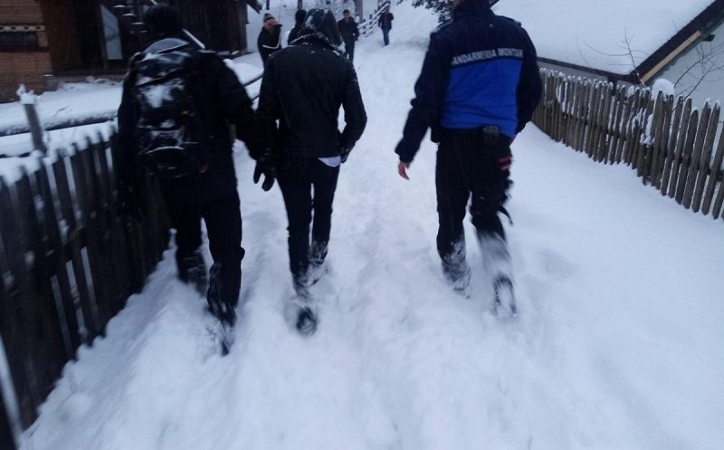 Cum au reușit jandarmii să salveze un bărbat care voia să se sinucidă. L-au păcălit cu o țigară