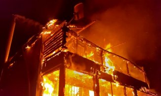 Incendiu puternic într-o cabană. O femeie a ars de vie