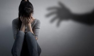 O fetiță de 9 ani a fost abuzată sexuală. Părinții au mușamalizat întâmplarea de „gura lumii”